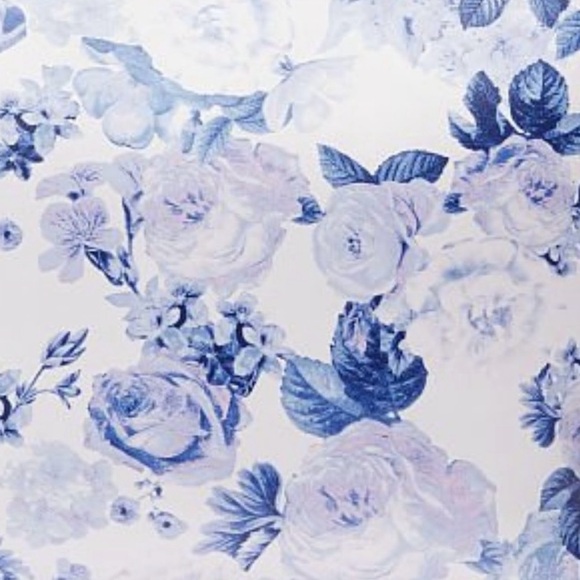 Victoria's Secret White and Blue Floral Tote - Picture 4 of 4